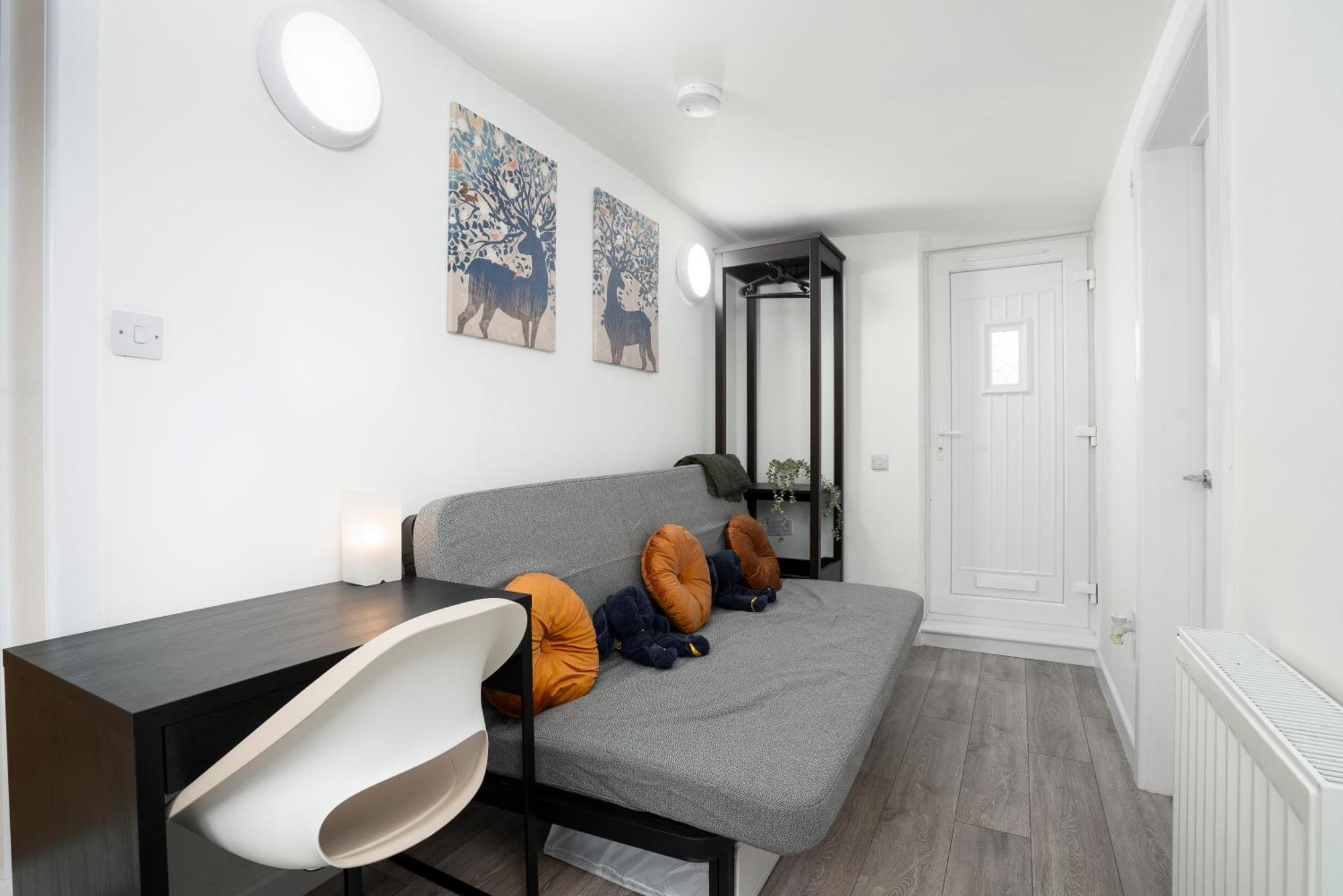 Апартаменты Modern 4 Bed House-Free Parking Burton  Экстерьер фото